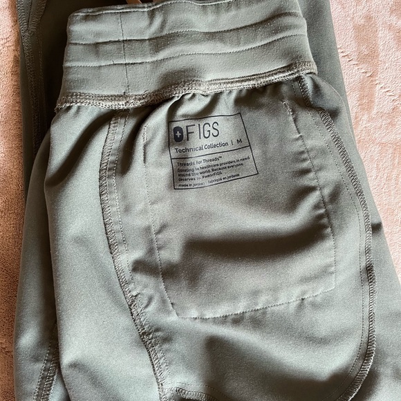 Figs High-waisted Yola scrub pants size medium in color sage - Picture 4 of 4
